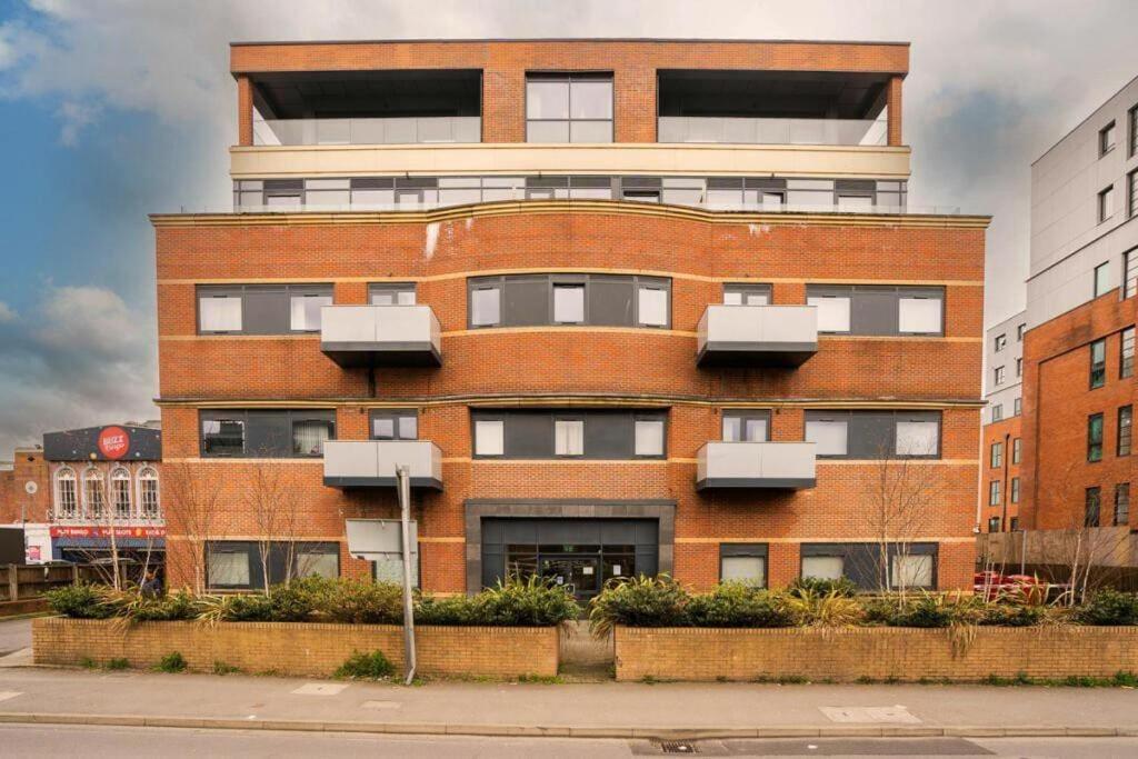 Easystay Bath Road Слау Екстер'єр фото
